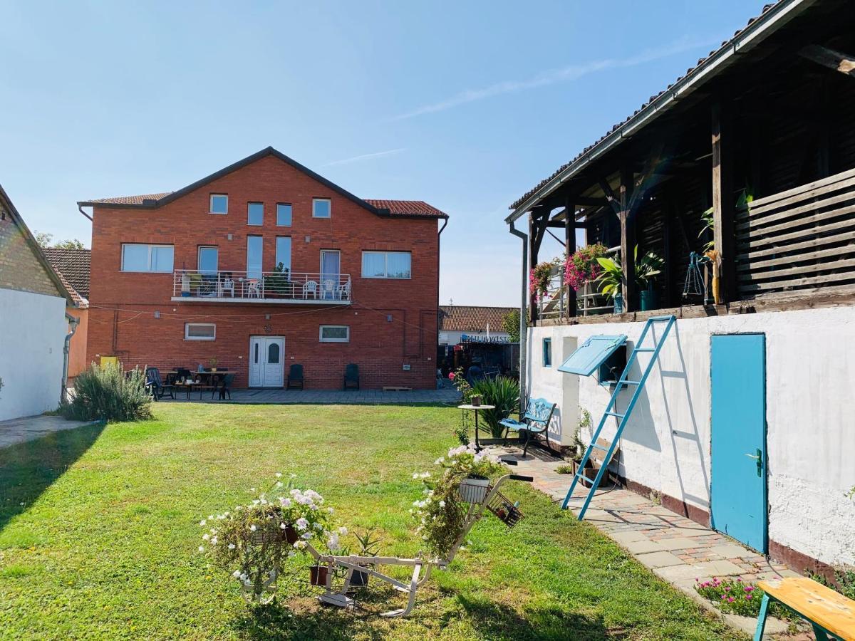Lux House Olga Ruma Exterior foto