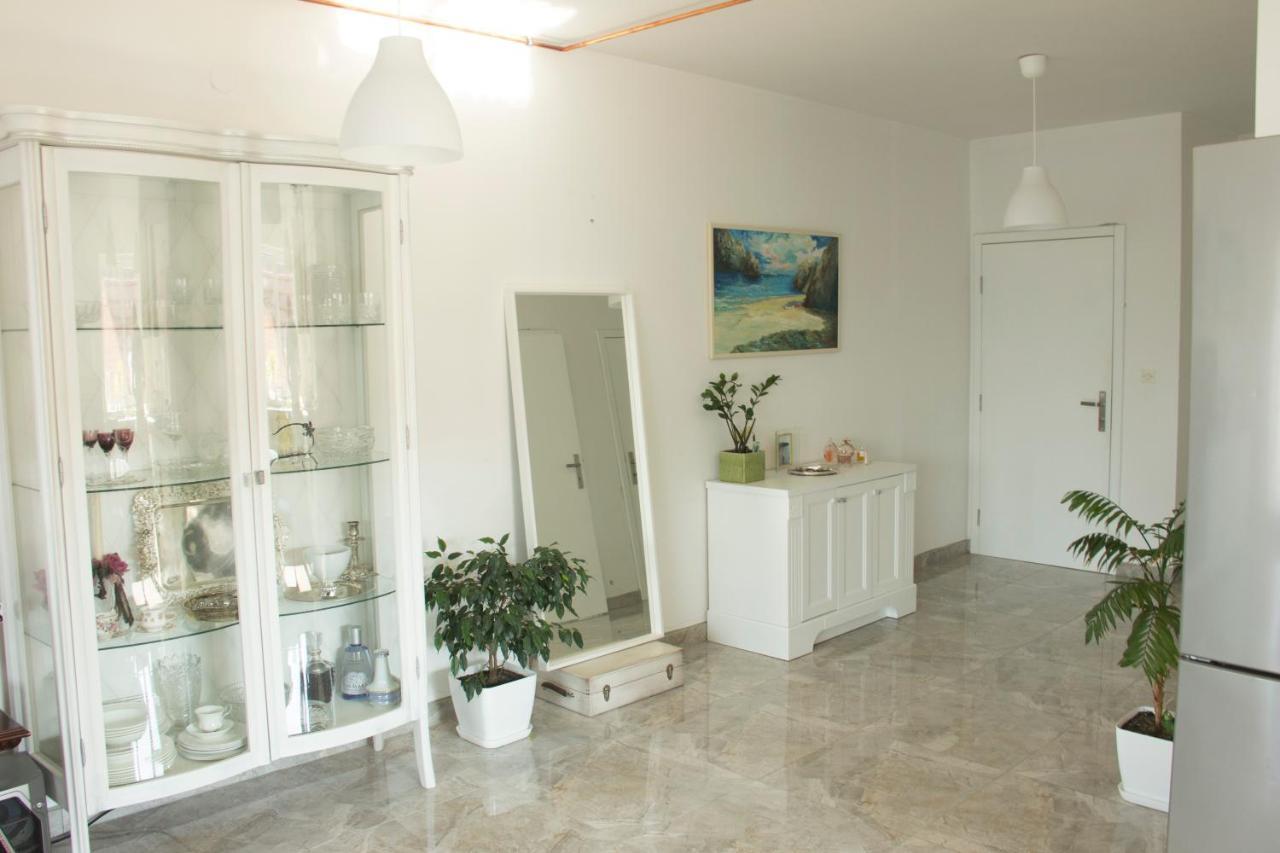 Lux House Olga Ruma Exterior foto